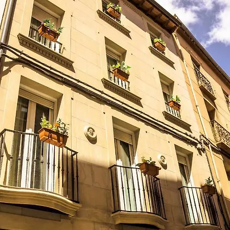 Apartamentos Roseta En Calahorra Exterior photo